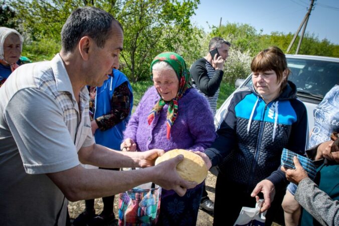 Om Hero Pastors Passing Out Bread