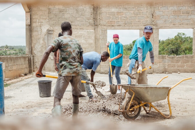 Takoradi, Ghana :: Crewmembers And Local Workers Work Together.